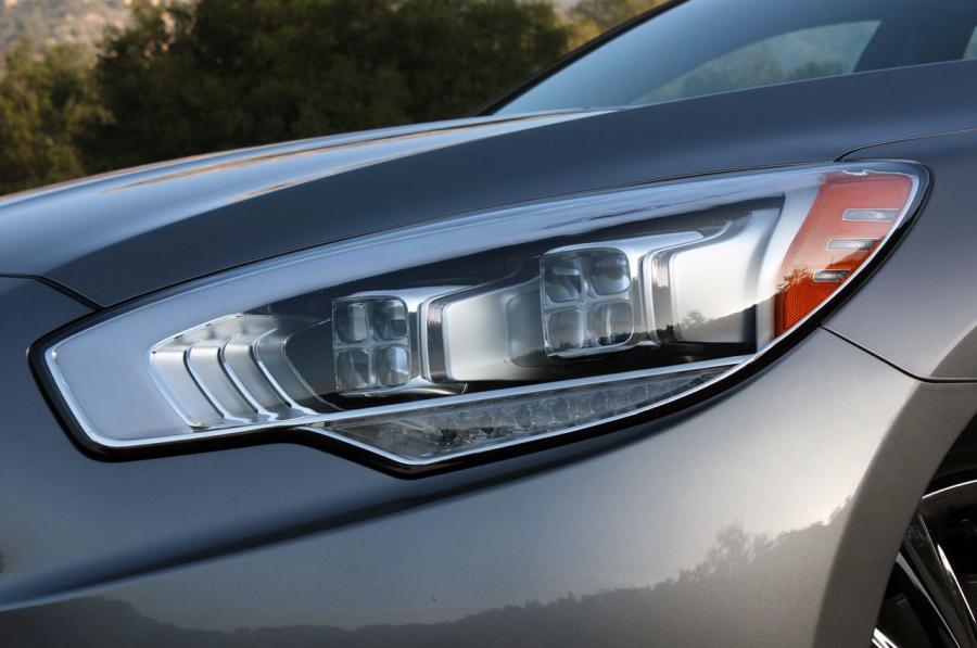 Kia K900 V8 2015 года  (фото 43 из 44)